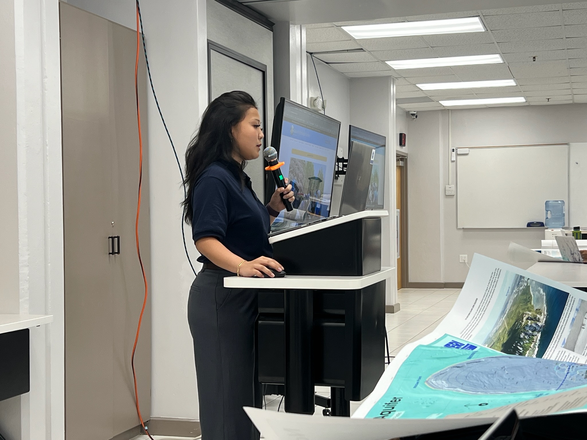 Sydney Quintanilla, WERI RA, navigates the GHS website. Photo by WERI.