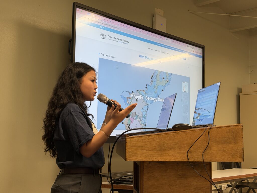 Sydney Quintanilla, WERI RA, presenting the new GHS website.